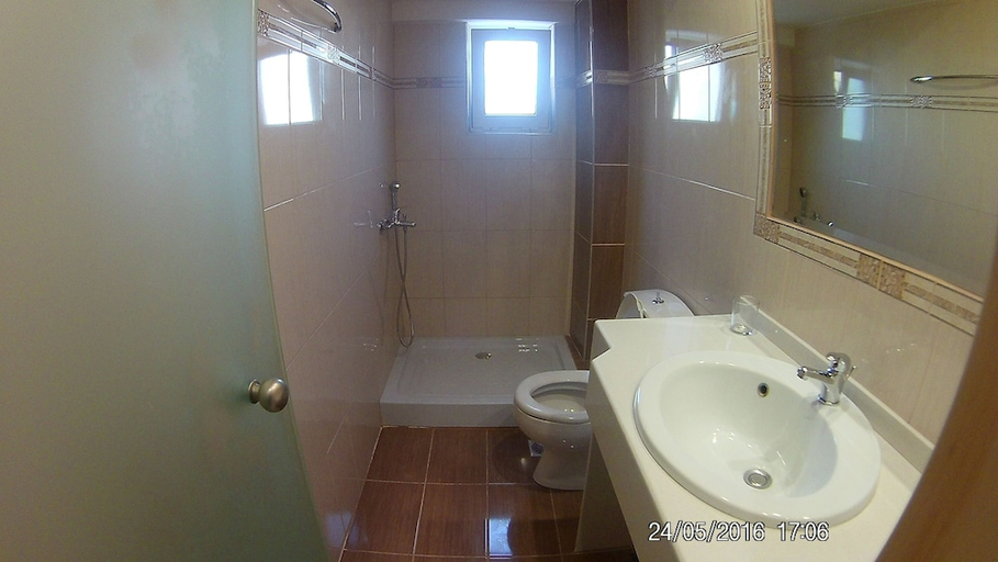 Bathroom, Sirena Apartments, Crete