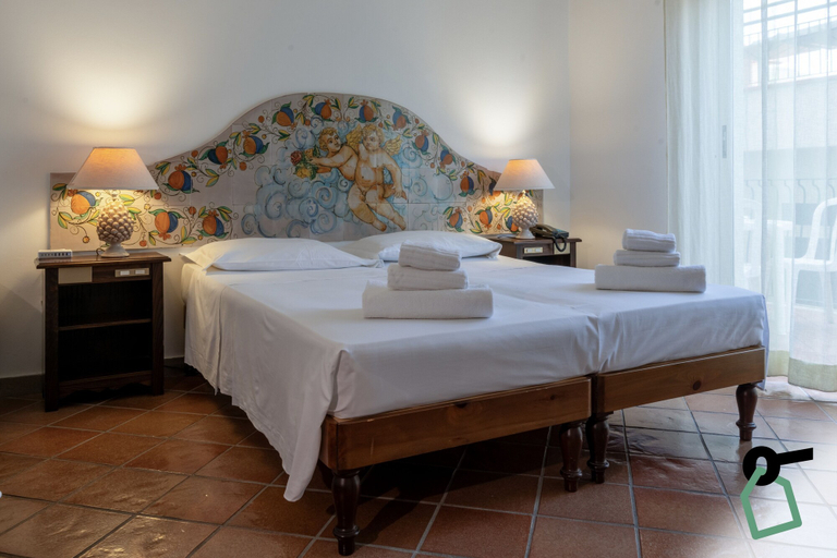 Bedroom 3, Hotiday Taormina Mare, Messina