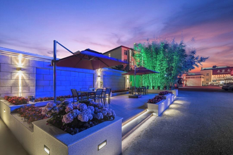 Exterior & Views