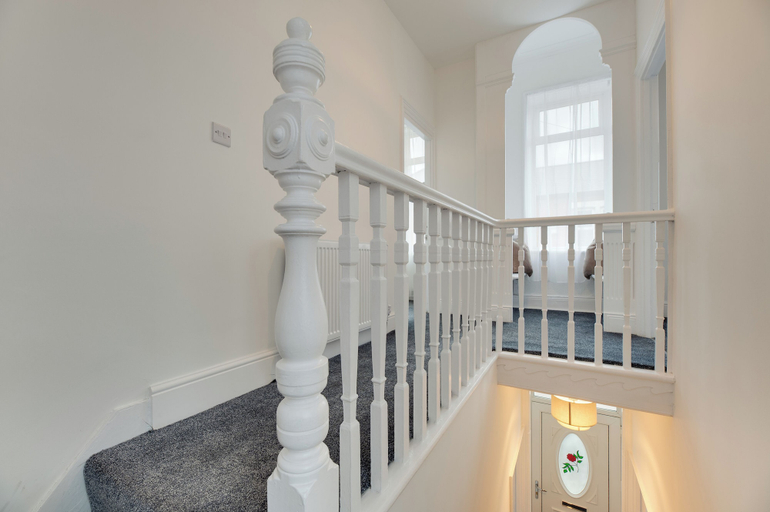 Others 4, Mauve Modern 3-Bedroom Home in Newcastle, Newcastle upon Tyne