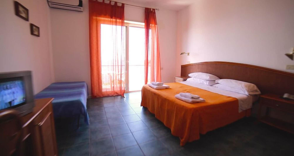 Bedroom 3, Hotel Punta Licosa, Salerno