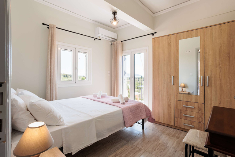 Room 4, Seaview Serenity - Beachside Getaway, Peloponnese
