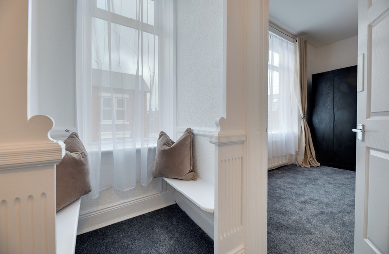 Others 3, Mauve Modern 3-Bedroom Home in Newcastle, Newcastle upon Tyne