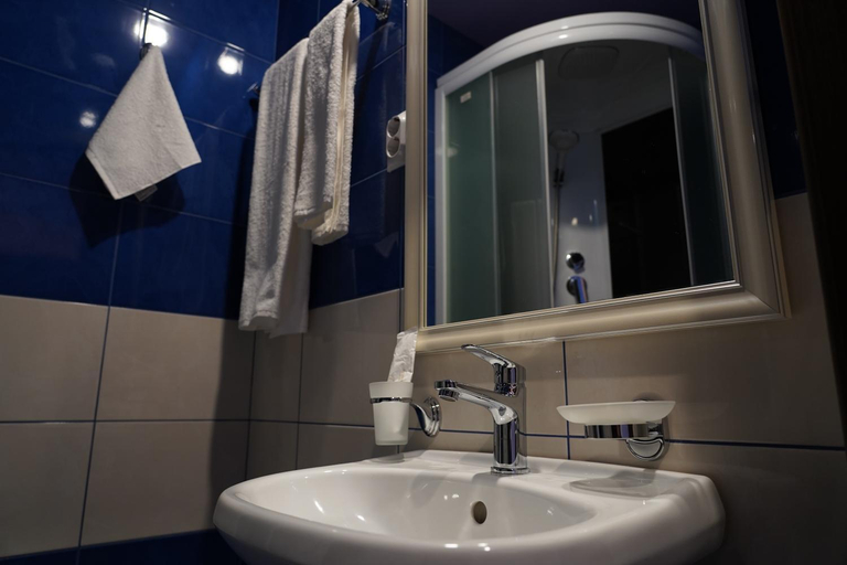 Bathroom 3, Makhall Hotel, Samara