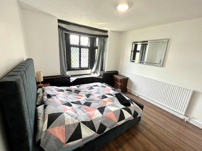 Room 2, Sleeps 8 Thamefront Gem w/ Petsok, Free Parking, Windsor and Maidenhead