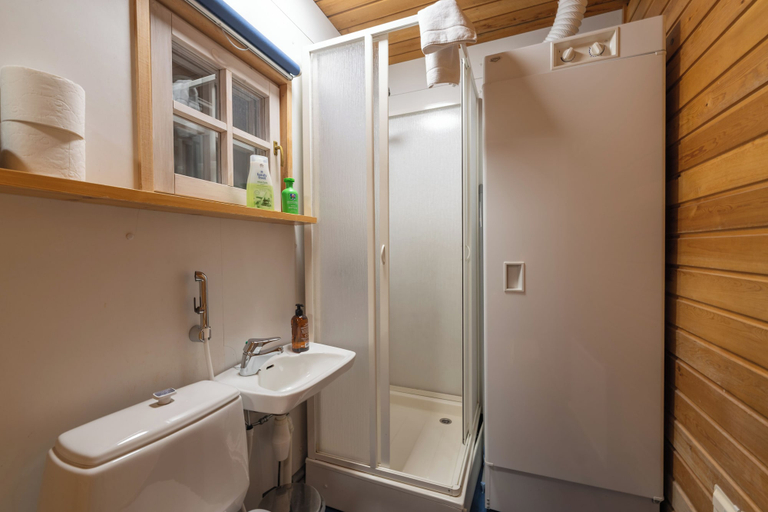 Bathroom 3, Kuukkeli Apartments Tokka, Lapland