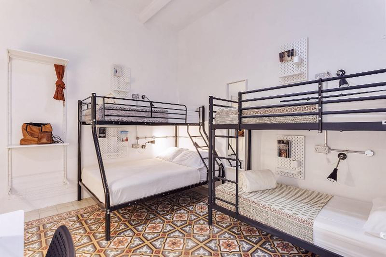 Others 3, Granny's Inn Hostel