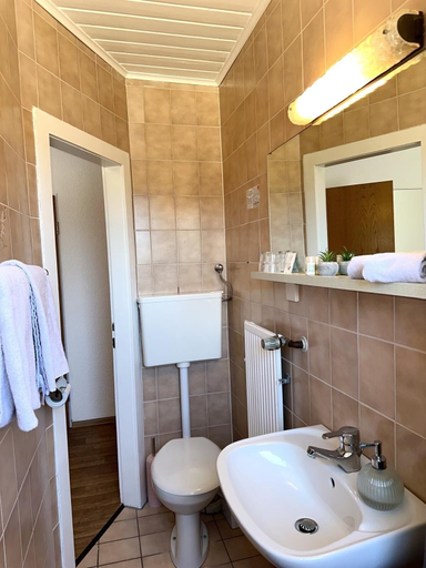 Bathroom 5, Hotel Rosenhof, Celle
