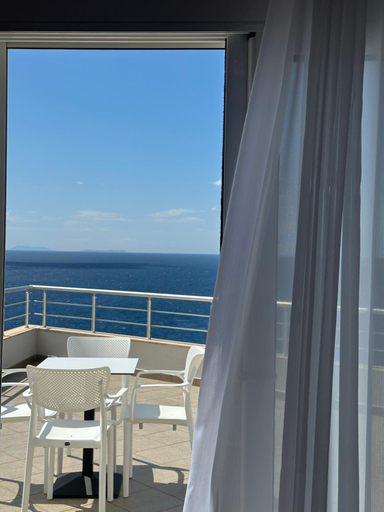 Others 5, Hotel Bella Vista, Sarandës