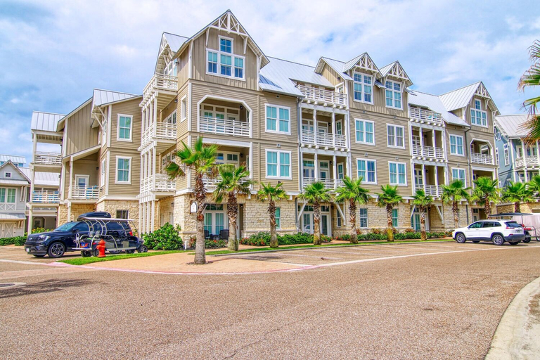 Exterior & Views 1, Almost Heaven TC 2201, Nueces