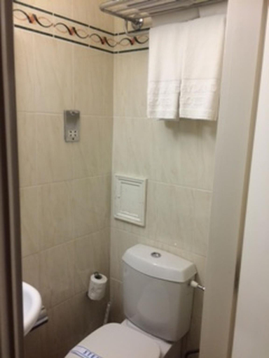 Bathroom 4, The Beverley House Hotel                                                                         , London