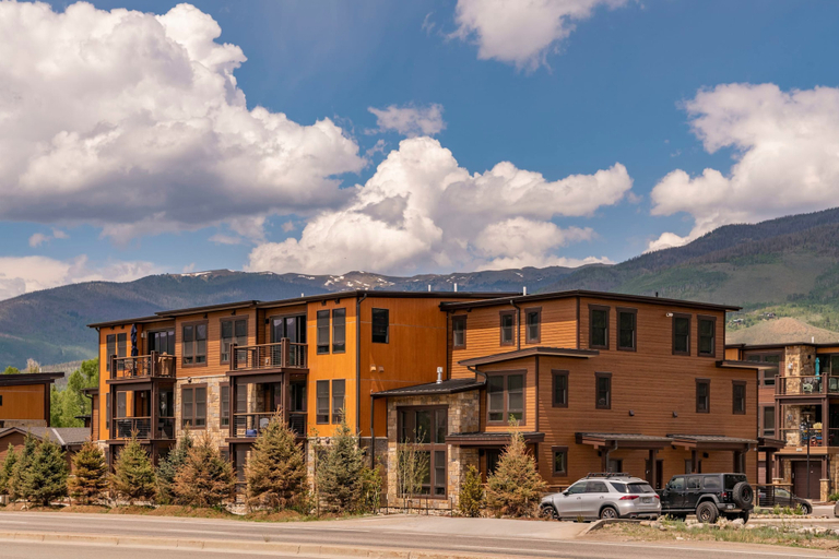 Exterior & Views 2, Luxury 2BR Mountain Townhouse w Picturesque Views, Summit