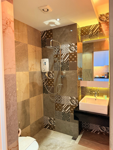 Bathroom 4, Stirling Suites, Miri