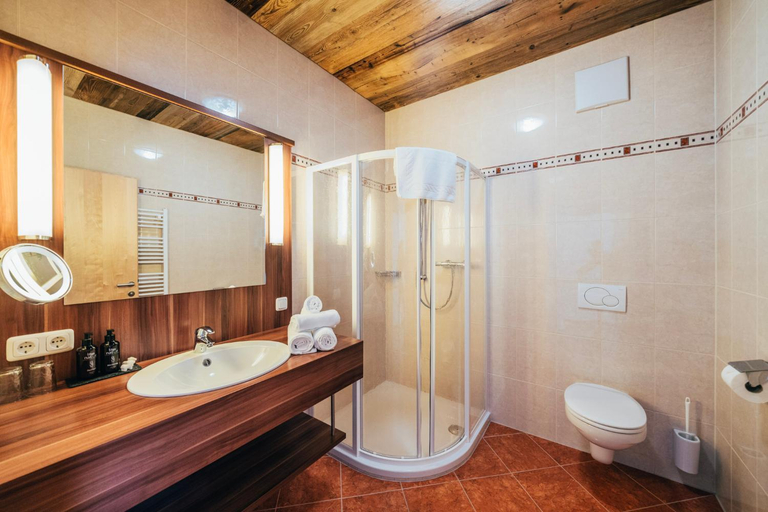 Bathroom 2, Tillga Gluck - 4 stars, Lienz