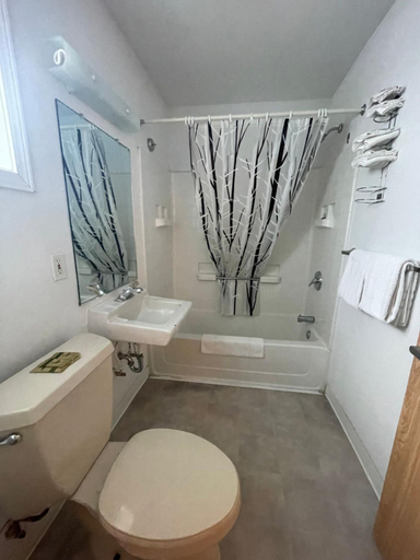 Bathroom 2, Budget 8 Motel, Grant