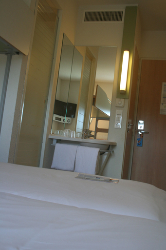 Bedroom 2, Ibis Budget Niort Est La Crèche, Deux-Sèvres