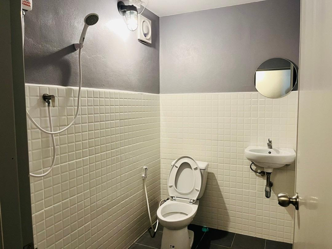 Bathroom 4, Thanyatorn Resort, Kamphaeng Saen