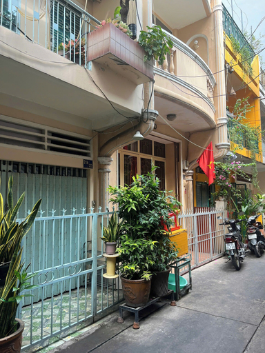 Exterior & Views, Crowne Cafe Hotel, District 1