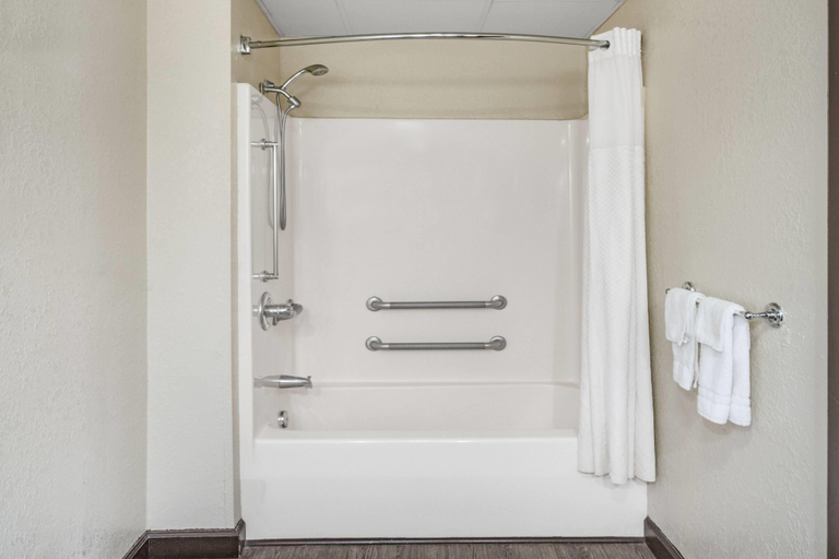 Bathroom 4, Super 8 by Wyndham Columbia, Maury