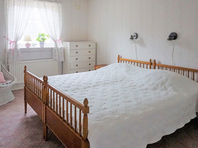 Bedroom 2, person holiday home in TROLLHATTAN, Trollhättan