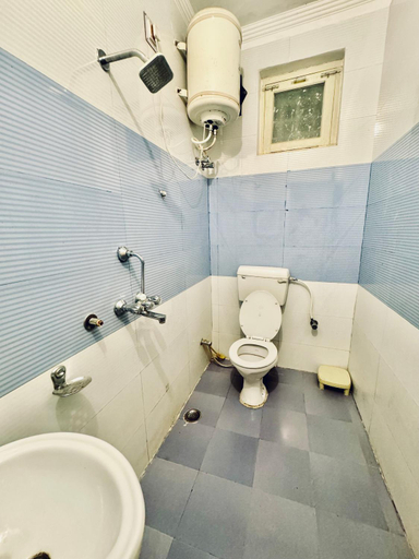Bathroom 2, Qube House BNB, Garhwal