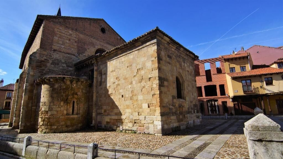 Exterior & Views 2, Pensión Sandoval by gaiarooms, León