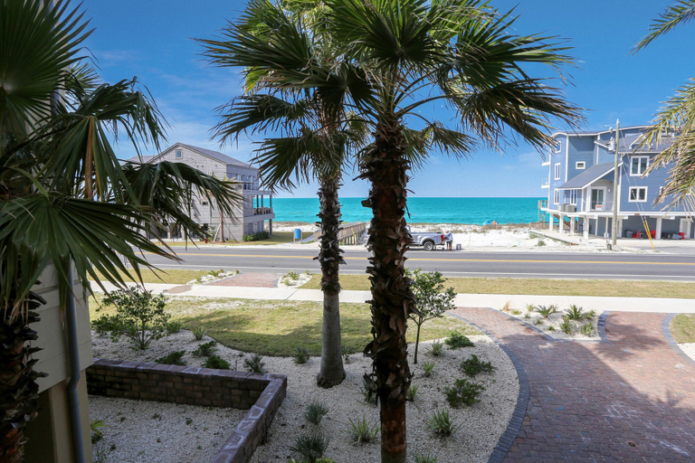 Property grounds 5, Club at Mexico Beach 1G Red Fish Blue Fish, Bay