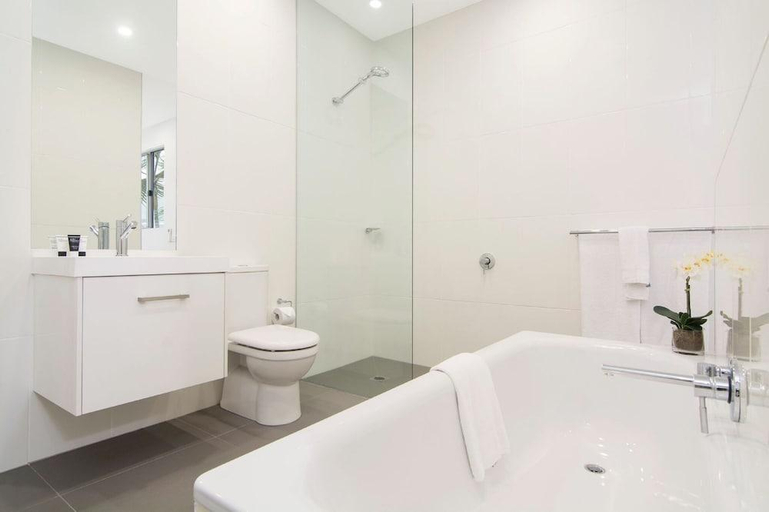 Bathroom 4, Pool Resort Port Douglas, Douglas