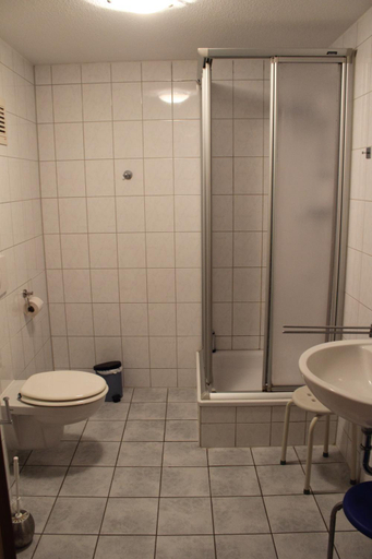 Bathroom, Alter Topf, Harz