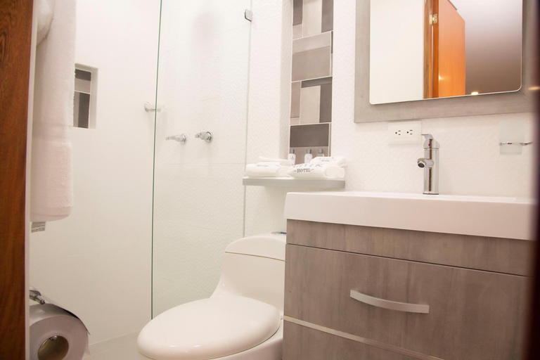 Bathroom, Hotel Silver Guarne, Guarne