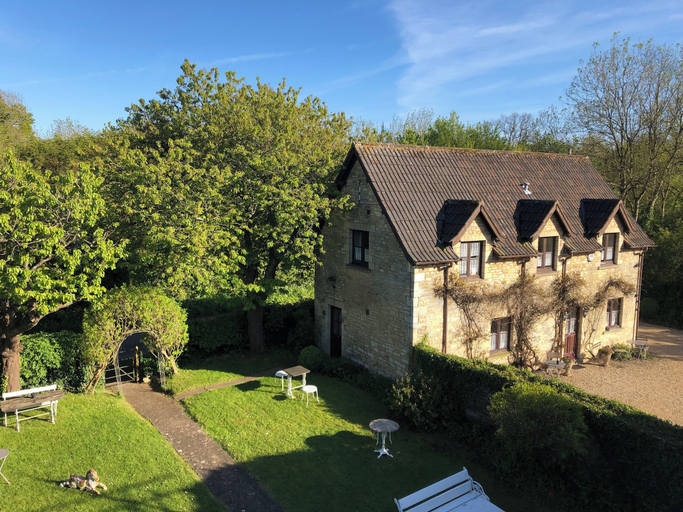 Exterior & Views 2, Fosse Farmhouse B&B and Holiday Cottages, Wiltshire