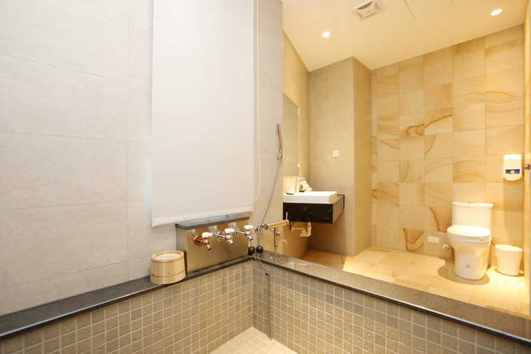 Bathroom 3, 山籟會館-臺南市旅館330號, Tainan