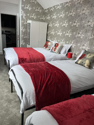 Others 4, Moorside House, Bolton