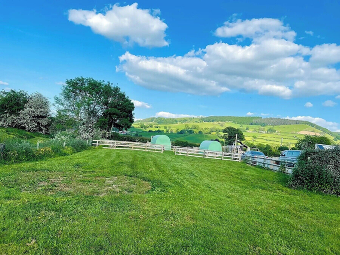 Property grounds 2, Green Dragon and Kitchen Pod - Sleeps 2 & Parking, Powys