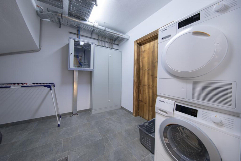 Bathroom 3, Alpine Chalet With Ski-in Access, Zell am See