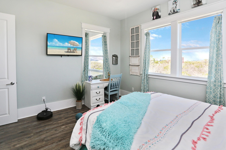 Bedroom 3, Havin A Blas, Gulf