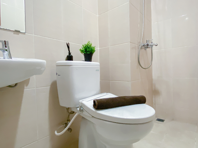 Bathroom 5, Urban Modern Studio Apartment Oasis Cikarang By Travelio, Cikarang