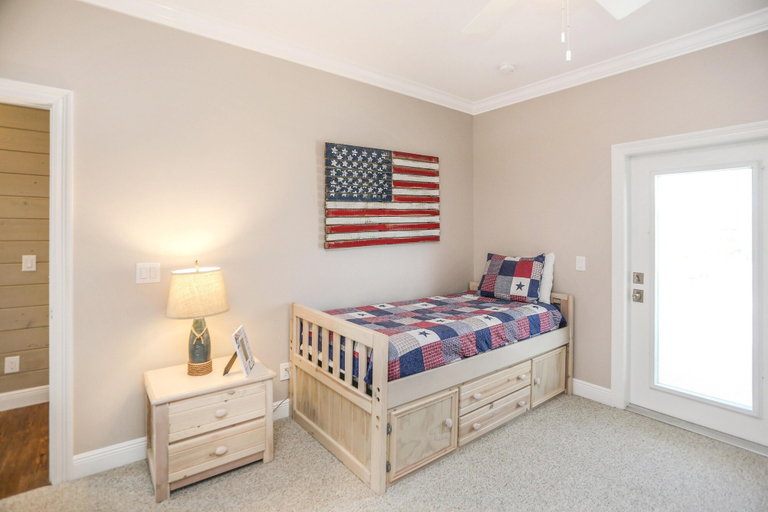 Bedroom 3, Treasure Road, Gulf