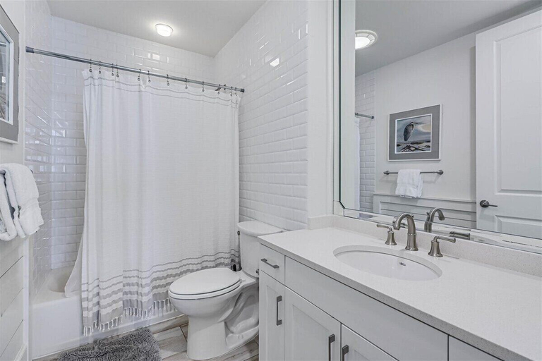 Bathroom 4, Pelican Point TC 10202, Nueces
