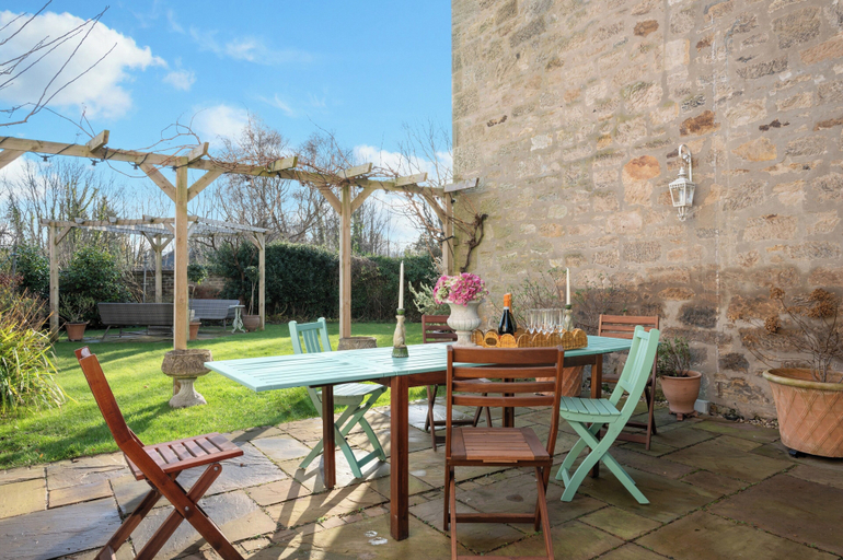 Outdoor dining 3, Eskbank Terrace Spacious House, Midlothian
