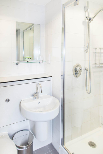 Bathroom 3, Goodenough College – University Residence, London
