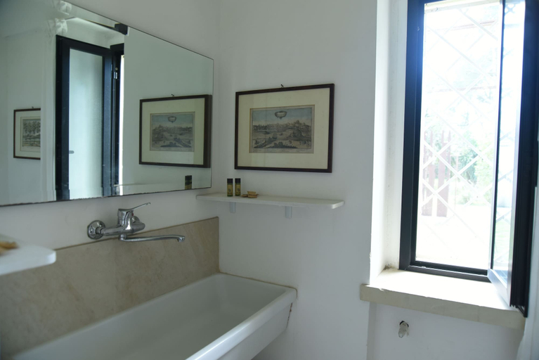 Bathroom 3, Masseria Frassaniti, Lecce