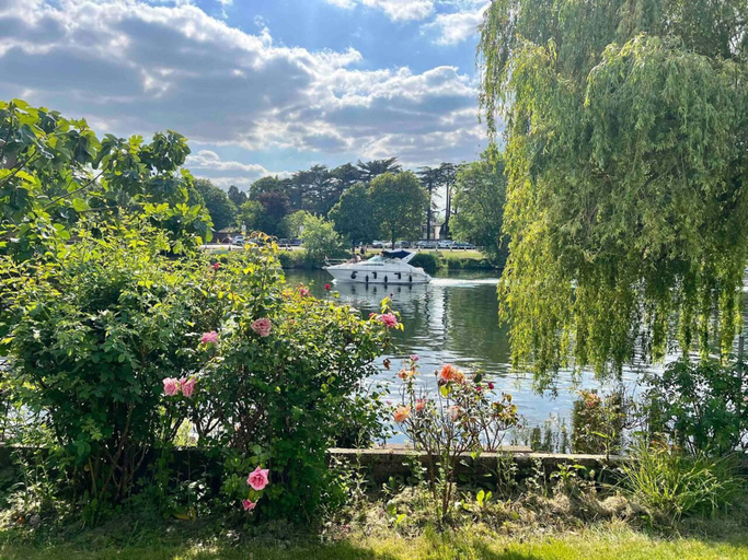 Miscellaneous 4, Sleeps 8 Thamefront Gem w/ Petsok, Free Parking, Windsor and Maidenhead