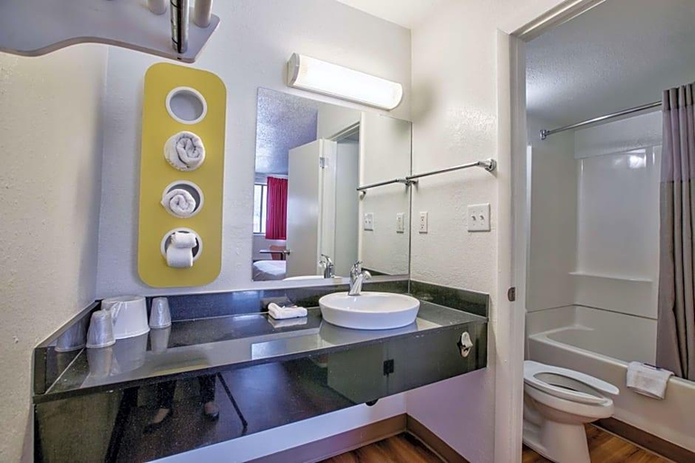 Bathroom 3, Motel 6-Tallahassee, FL, Leon