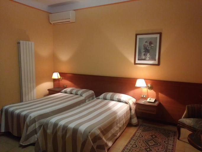 Others 2, Hotel Due Fontane, Lodi