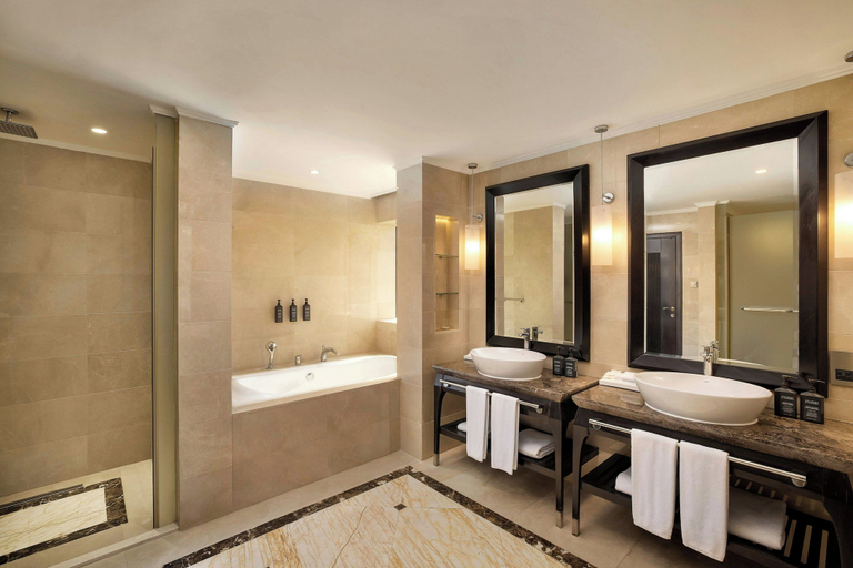 Bathroom 5, Sheraton Sharjah Beach Resort & Spa, Sharjah City
