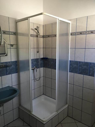 Bathroom 4, Lavender Apartment, Siófok