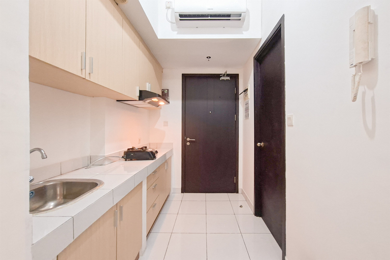 Others 2, Cozy Studio Room at Casa de Parco Apartment By Travelio, Tangerang