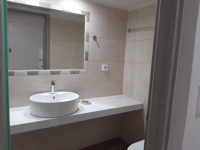 Bathroom, Sirena Apartments, Crete