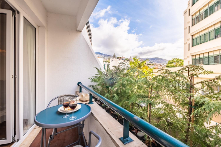 Others 5, Catybel by Homie, Funchal